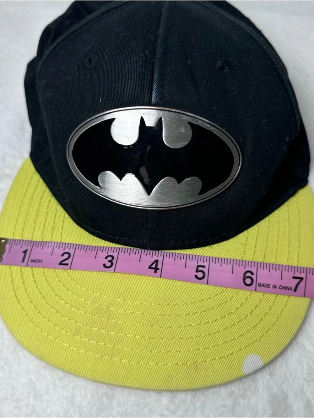 DC Comics 100% Cotton Batman Metal Badge Snapback Hat - Black and Yellow